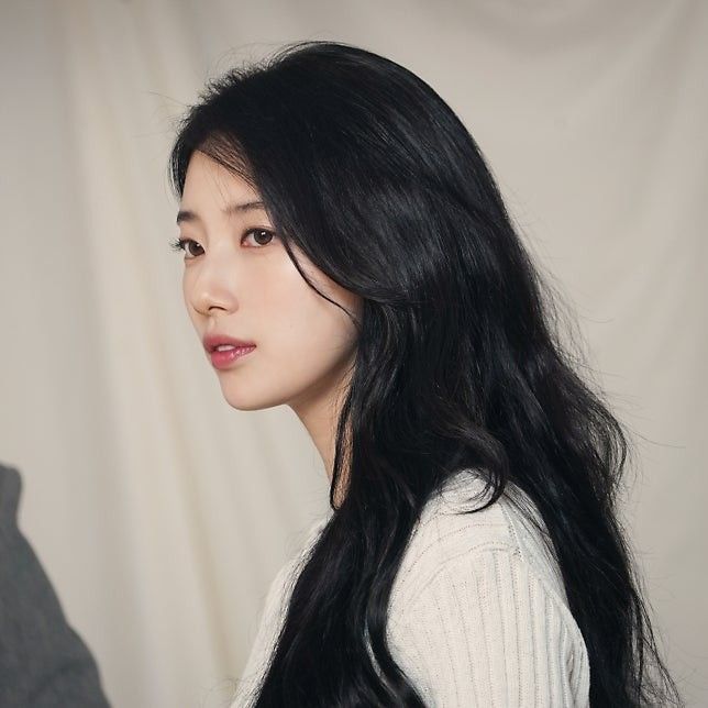 Recent activity shot of Bae Suzy