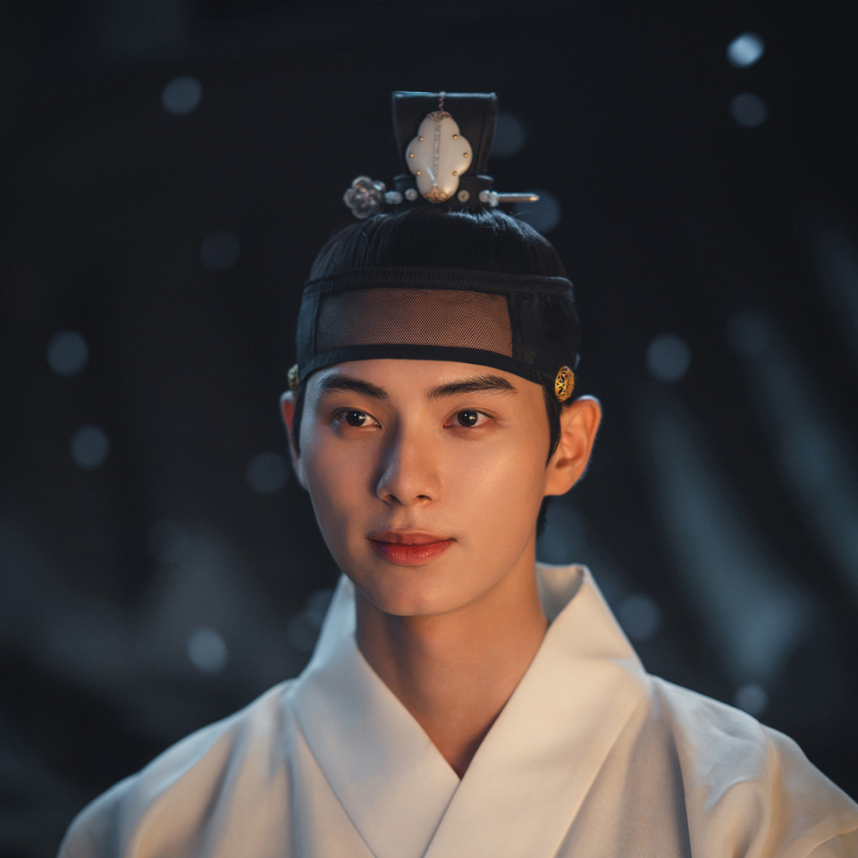 Behind-the-scenes cut of Lee Chaemin