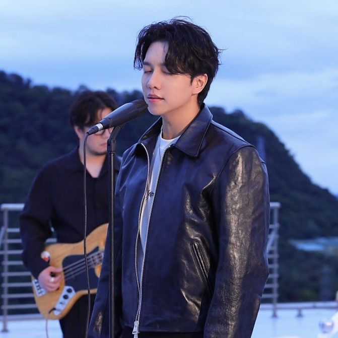 Foto terbaru dari Lee Seunggi