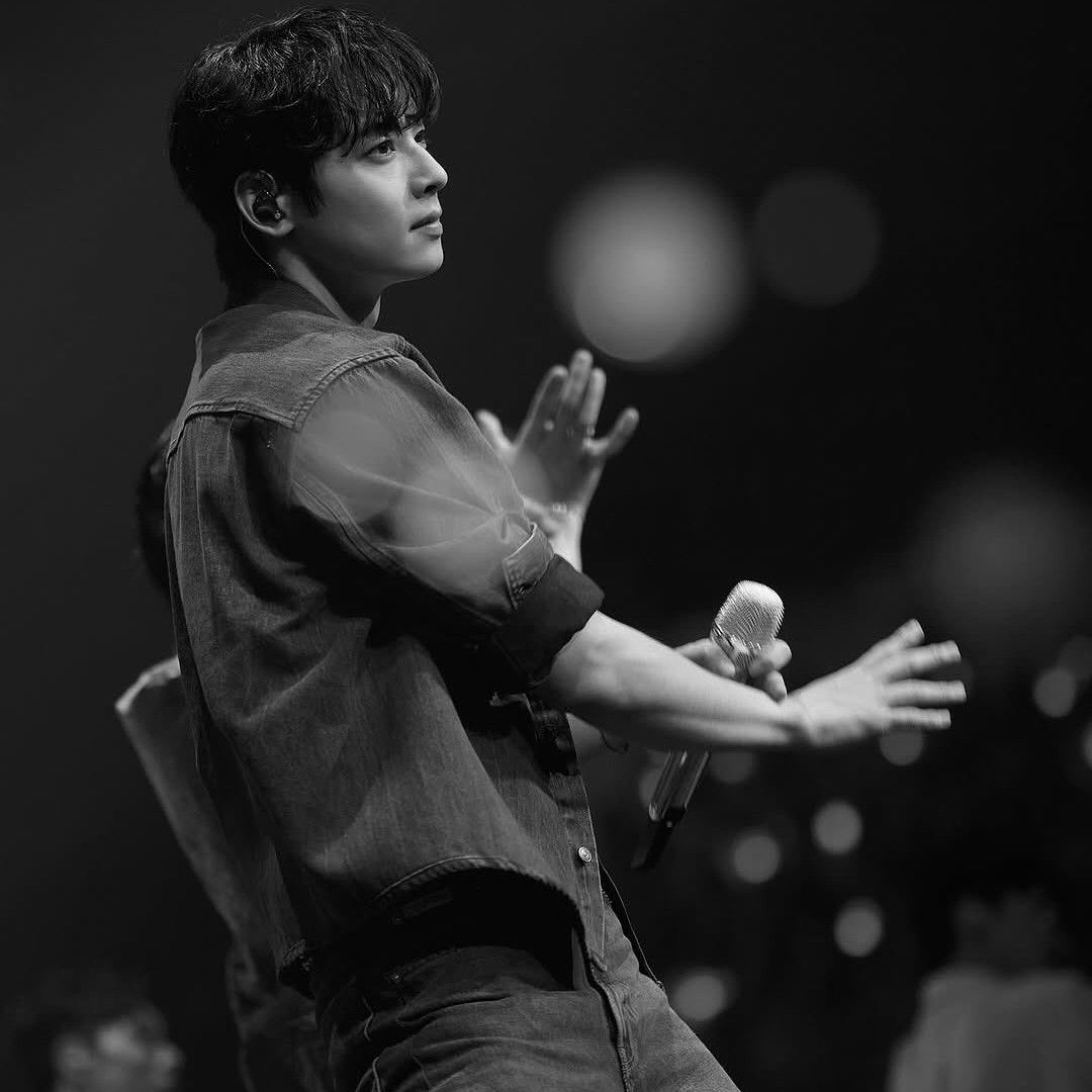 A moment captured by a fan of Cha Eunwoo