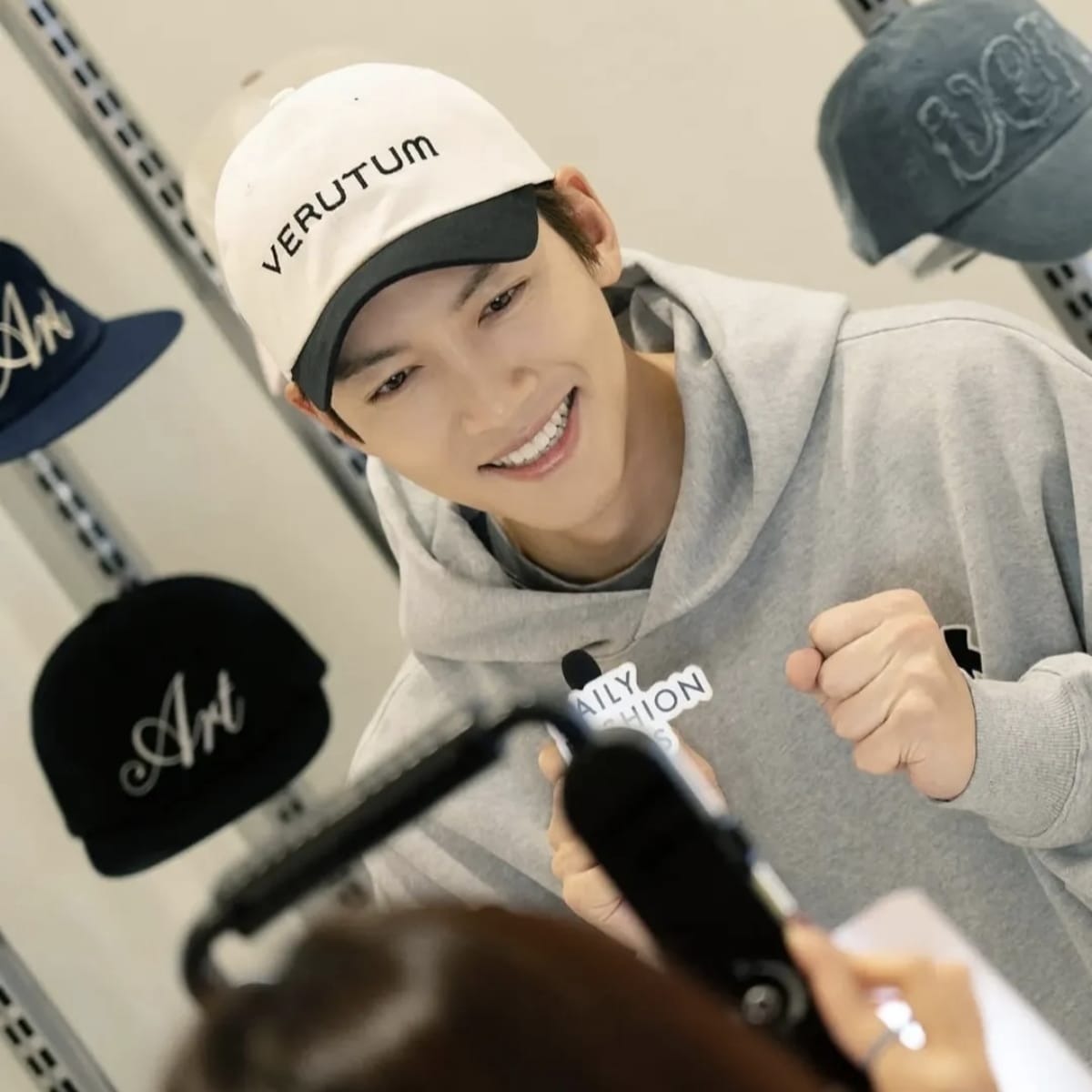 粉絲拍下的池昌旭瞬間