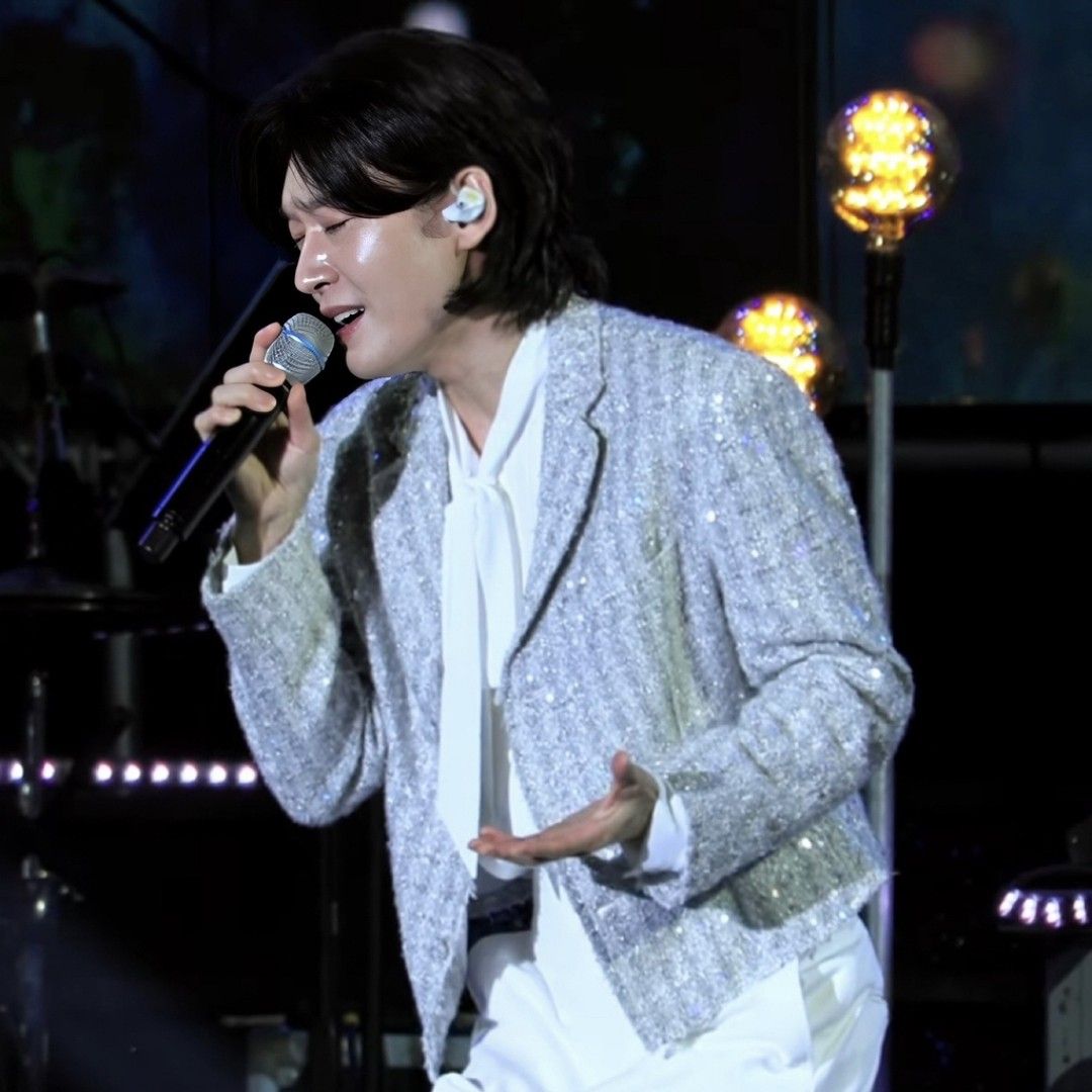 A moment captured by a fan of Kim Yongbin