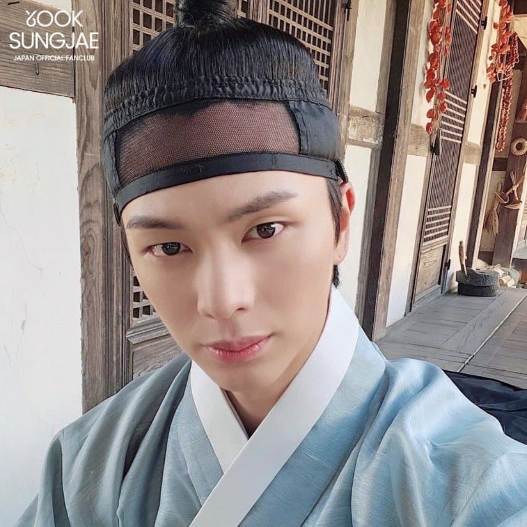 A moment captured by a fan of Yook Sungjae