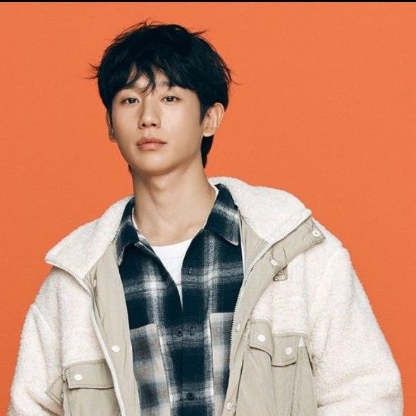 Recent activity shot of Jung Haein