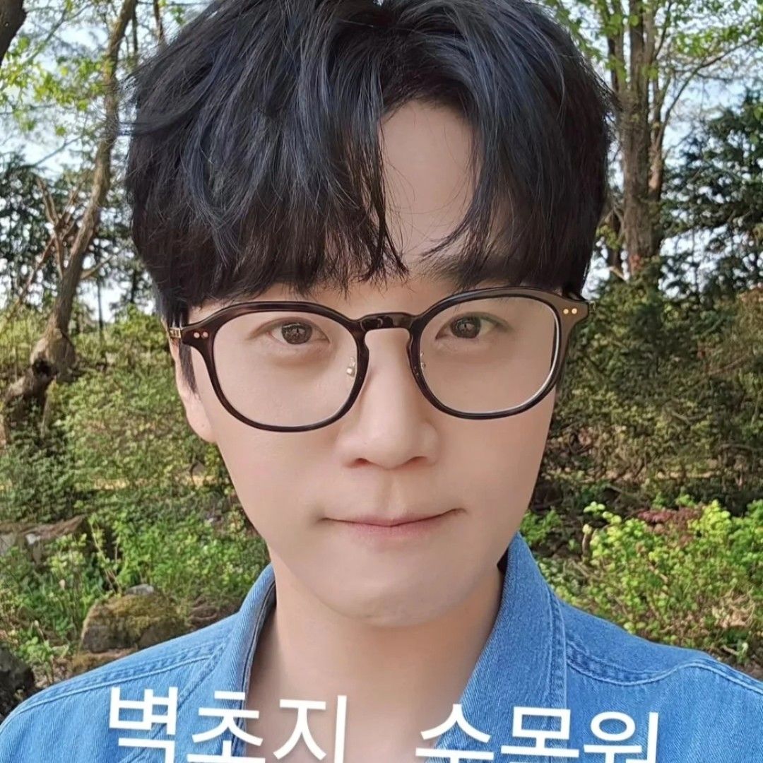 Recent activity shot of Park Jihoo (Mr. Trot 3)