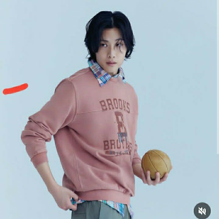 A moment captured by a fan of Lee Jongwon