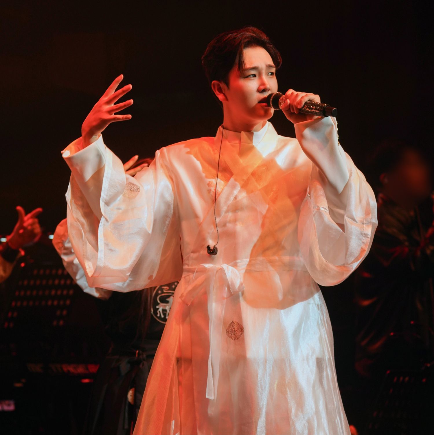 A moment captured by a fan of Song Minjun