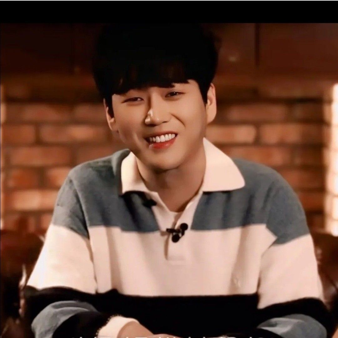 A moment captured by a fan of Hwang Youngwoong