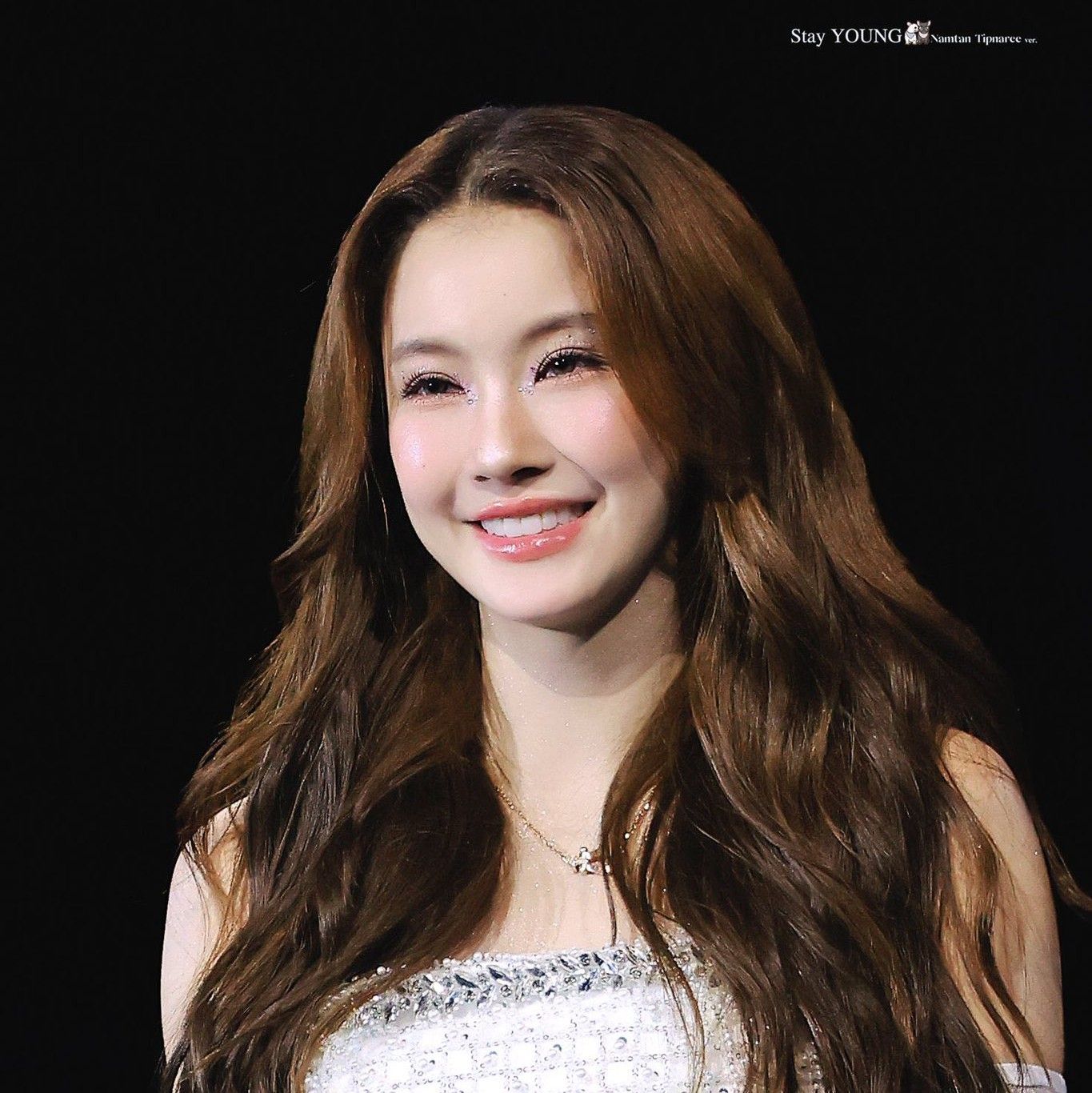 A moment captured by a fan of Namtan Tipnaree Weerawatnodom