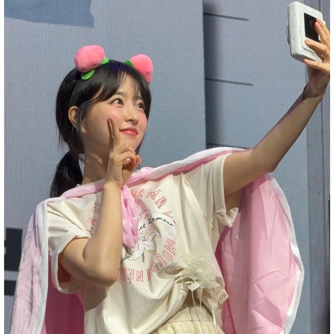 Behind-the-scenes cut of Park Boyoung