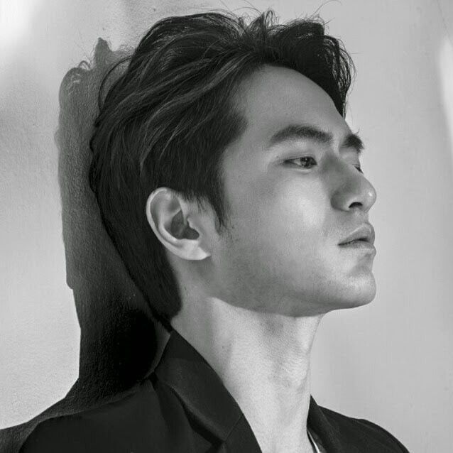 A moment captured by a fan of Lee Jinwook
