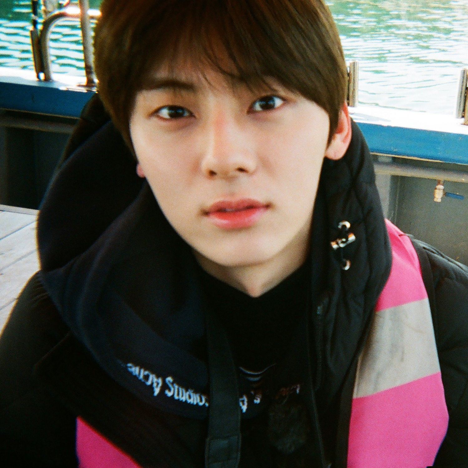 A moment captured by a fan of Hwang Minhyun