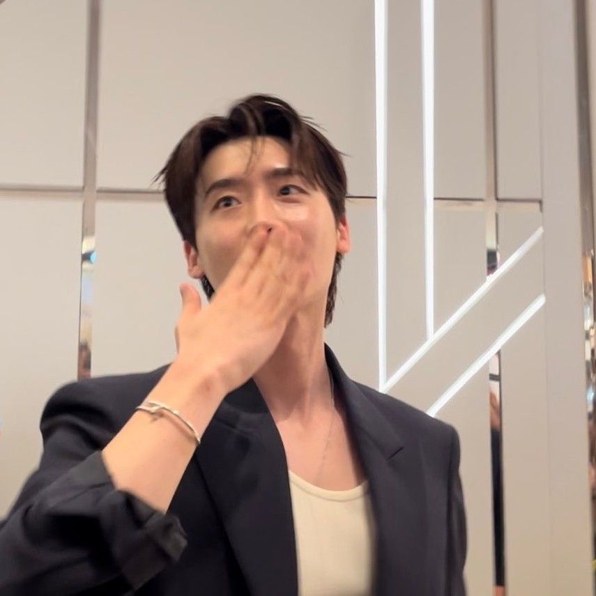 Behind-the-scenes cut of Lee Jongsuk