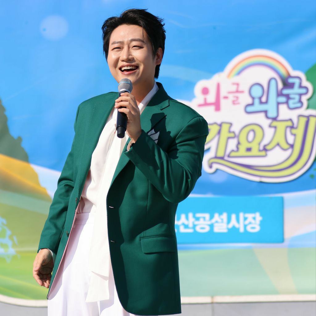 A moment captured by a fan of Min Soohyun