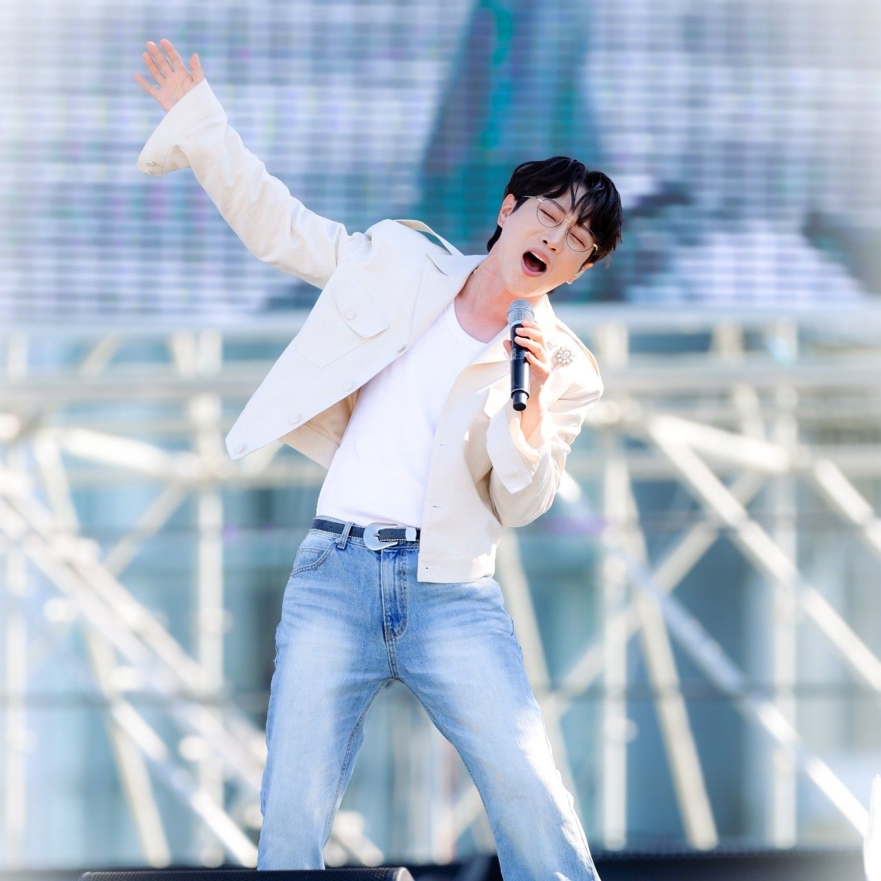 Behind-the-scenes cut of An Sunghoon