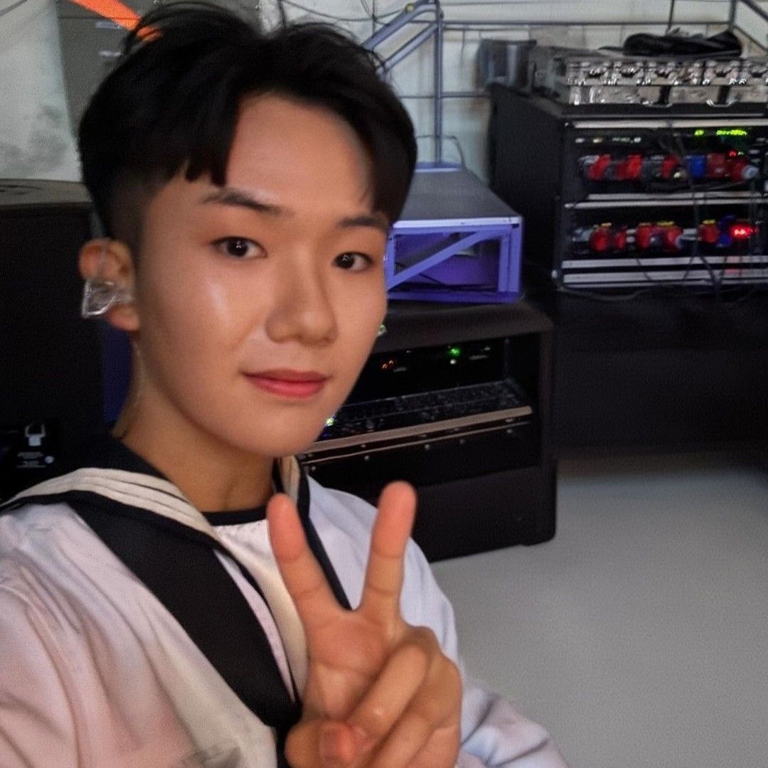 Behind-the-scenes cut of Nam Seungmin