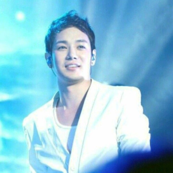 Behind-the-scenes cut of Hwanhee