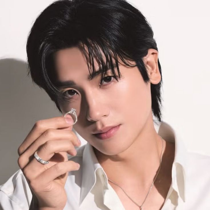 Behind-the-scenes cut of Park Hyungsik