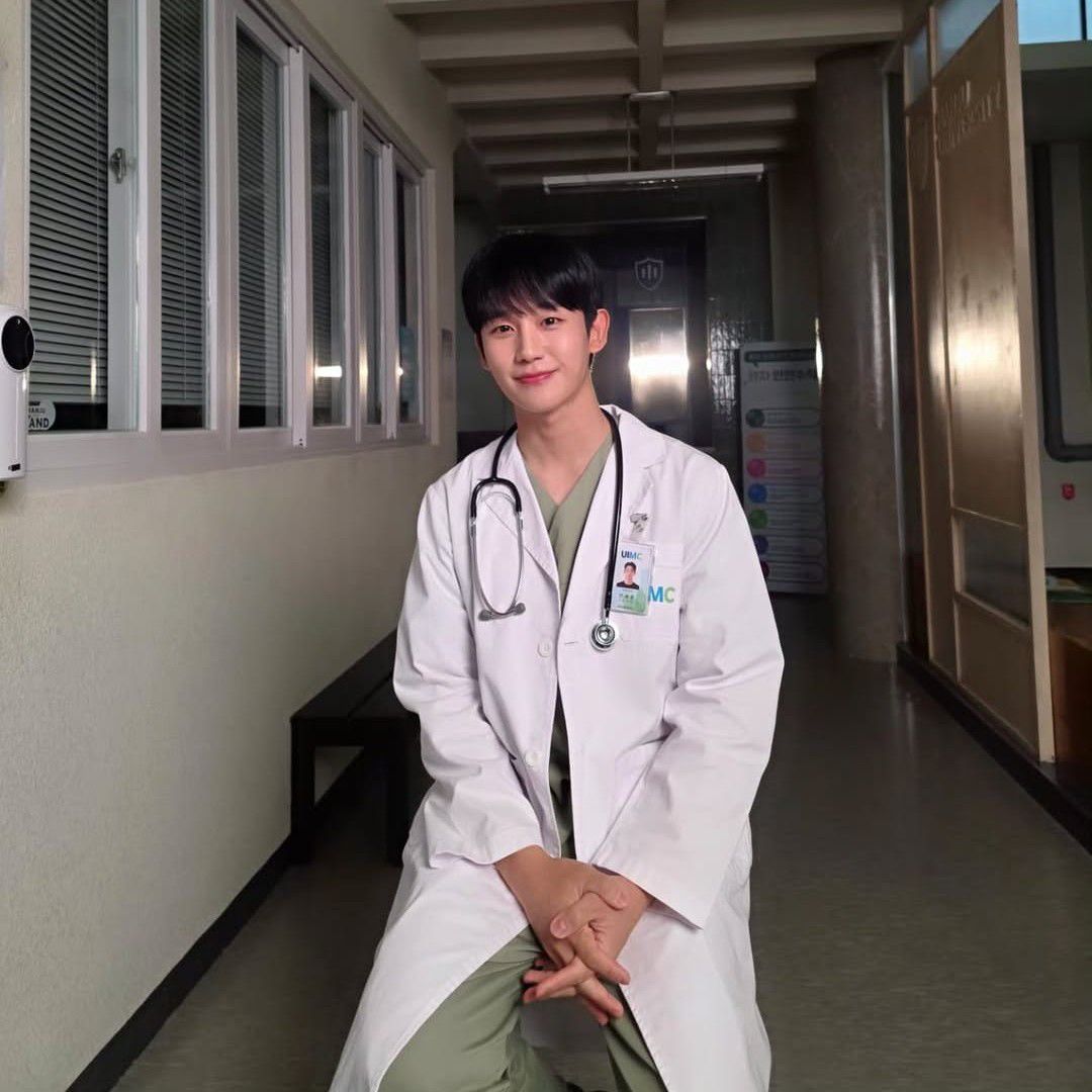 Behind-the-scenes cut of Jung Haein