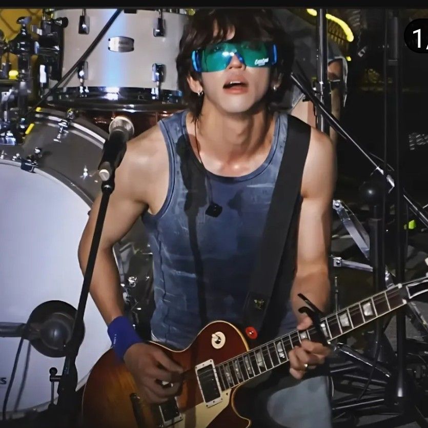 Behind-the-scenes cut of Lee Seungyoon