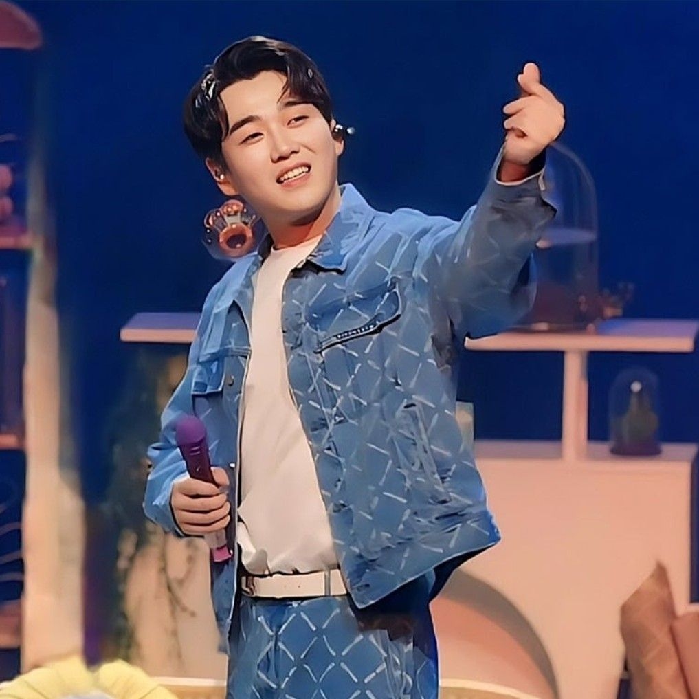 A moment captured by a fan of Hwang Youngwoong