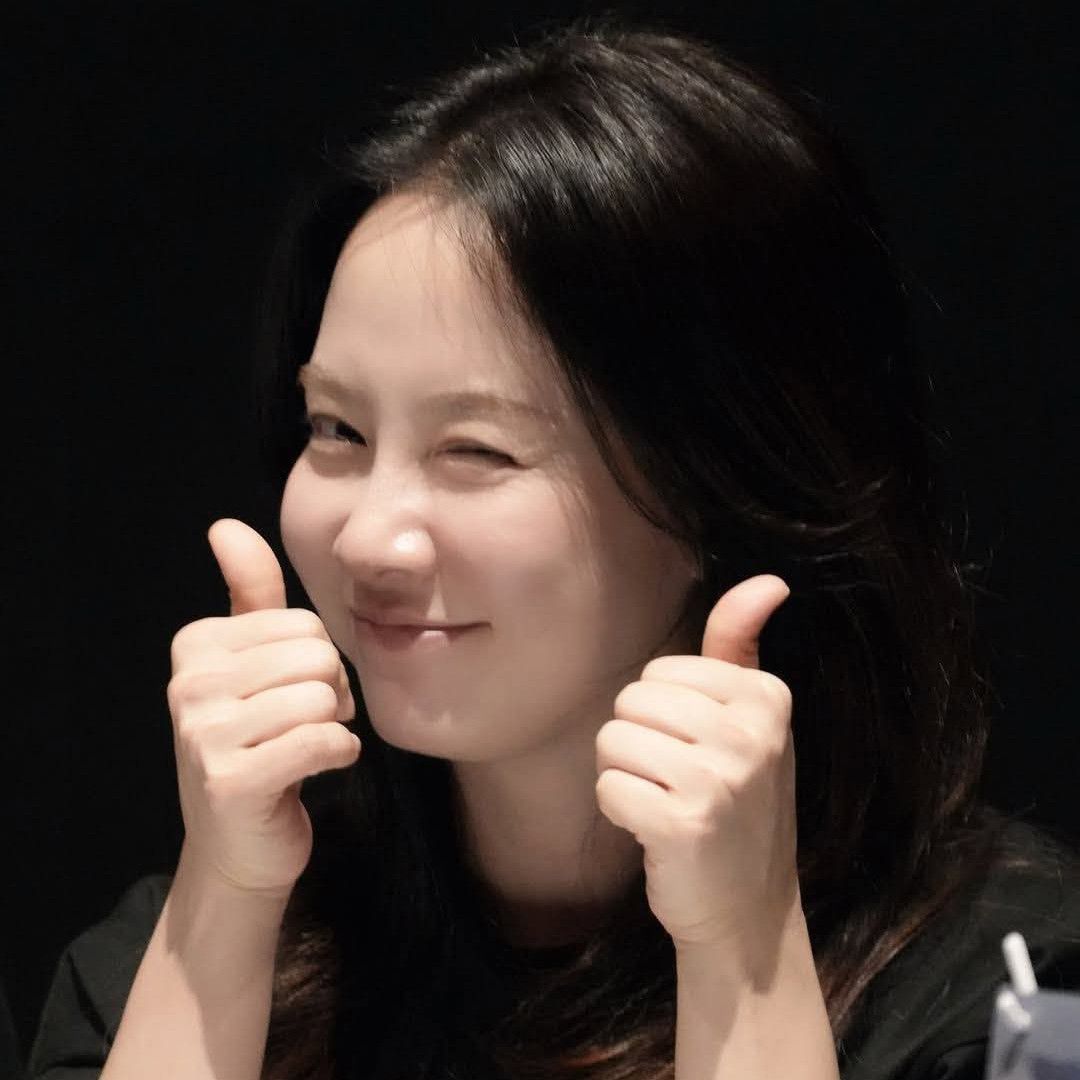 A moment captured by a fan of Song Jihyo