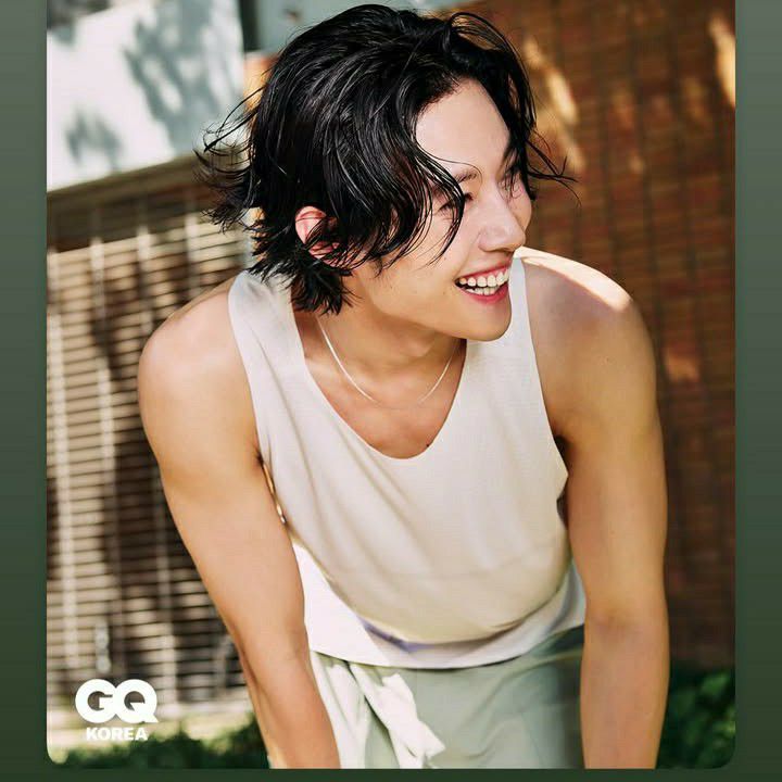 Recent activity shot of Lee Jongwon