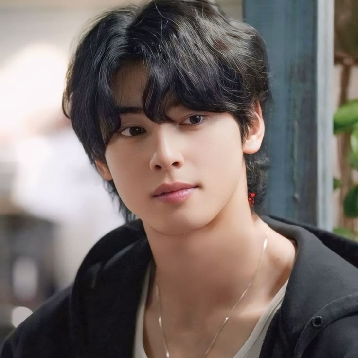 Recent activity shot of Cha Eunwoo