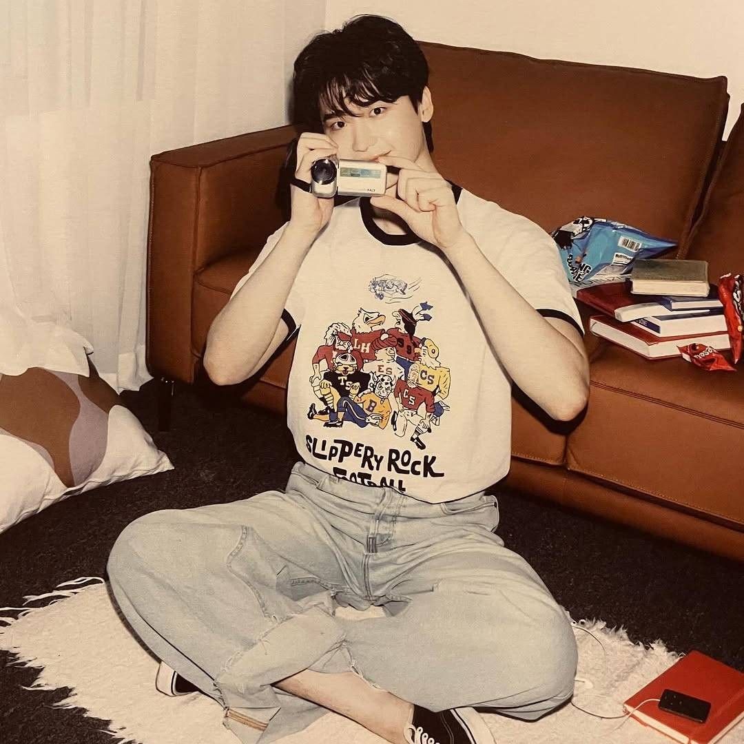 A moment captured by a fan of Lee Jongsuk