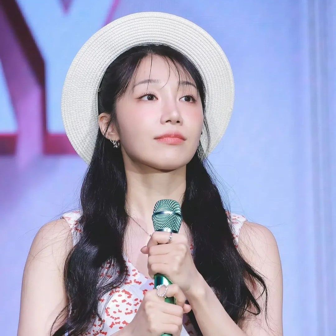 Behind-the-scenes cut of Jung Eunji