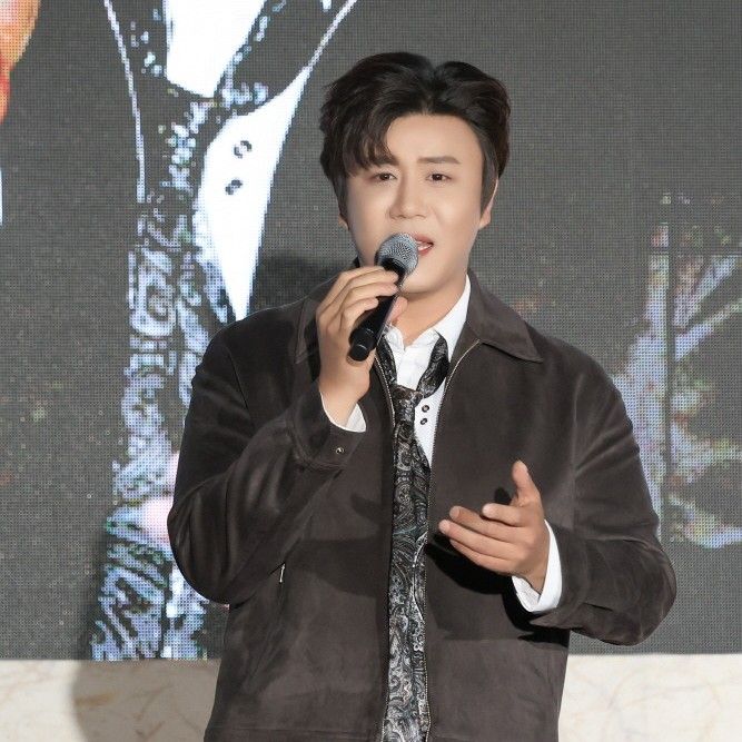 진해성의 비하인드 컷