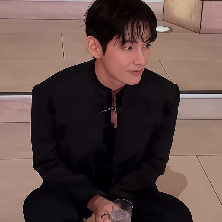 Recent activity shot of Kim Taehyung (V)