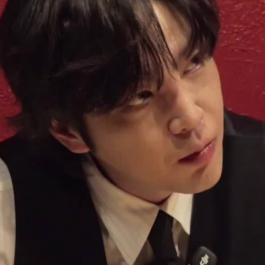 A moment captured by a fan of Jang Geunsuk