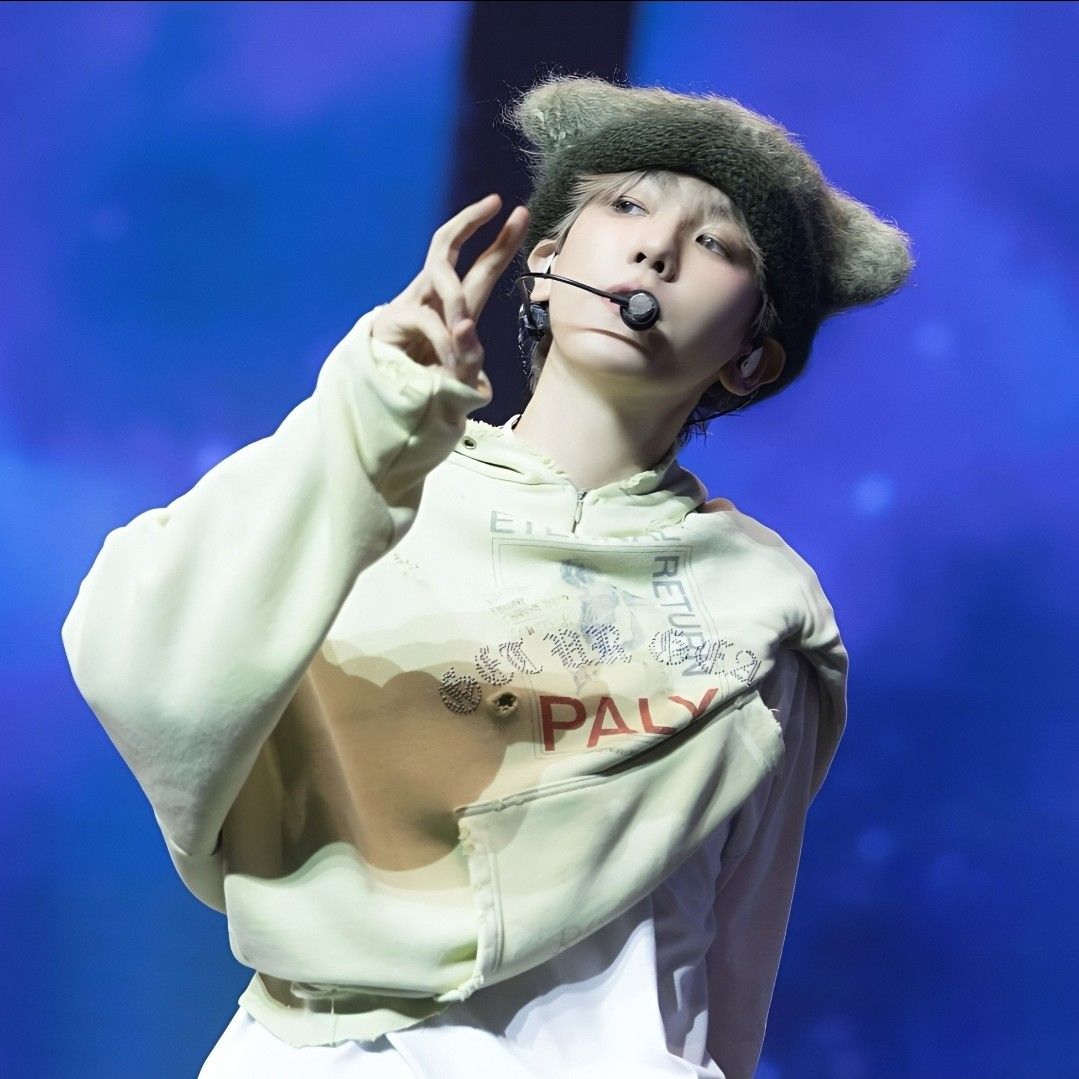 Behind-the-scenes cut of Baekhyun