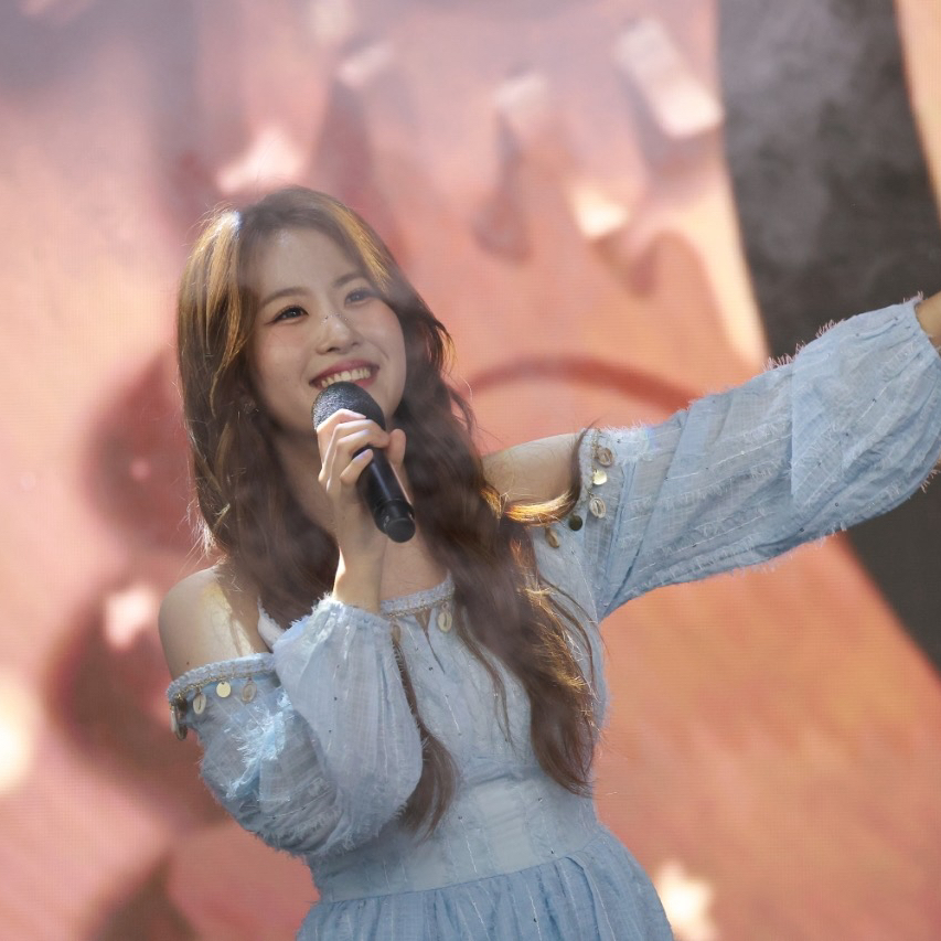 A moment captured by a fan of Oh Yujin