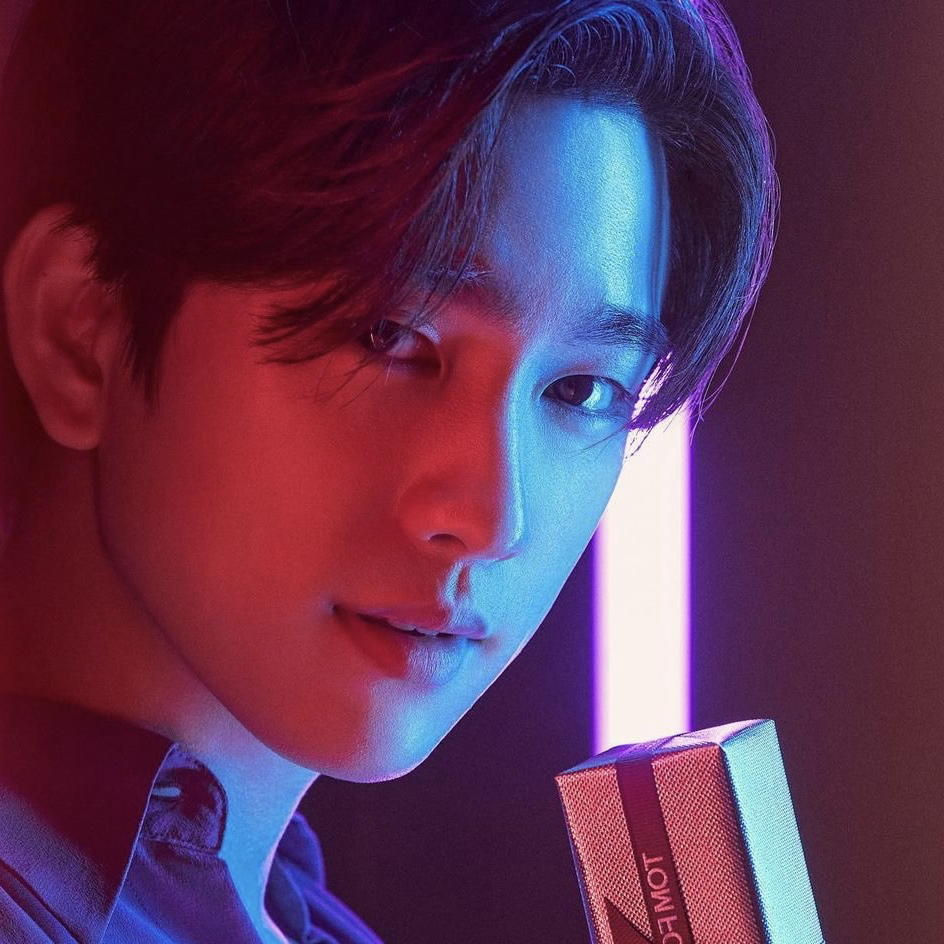 A moment captured by a fan of Park Jinyoung