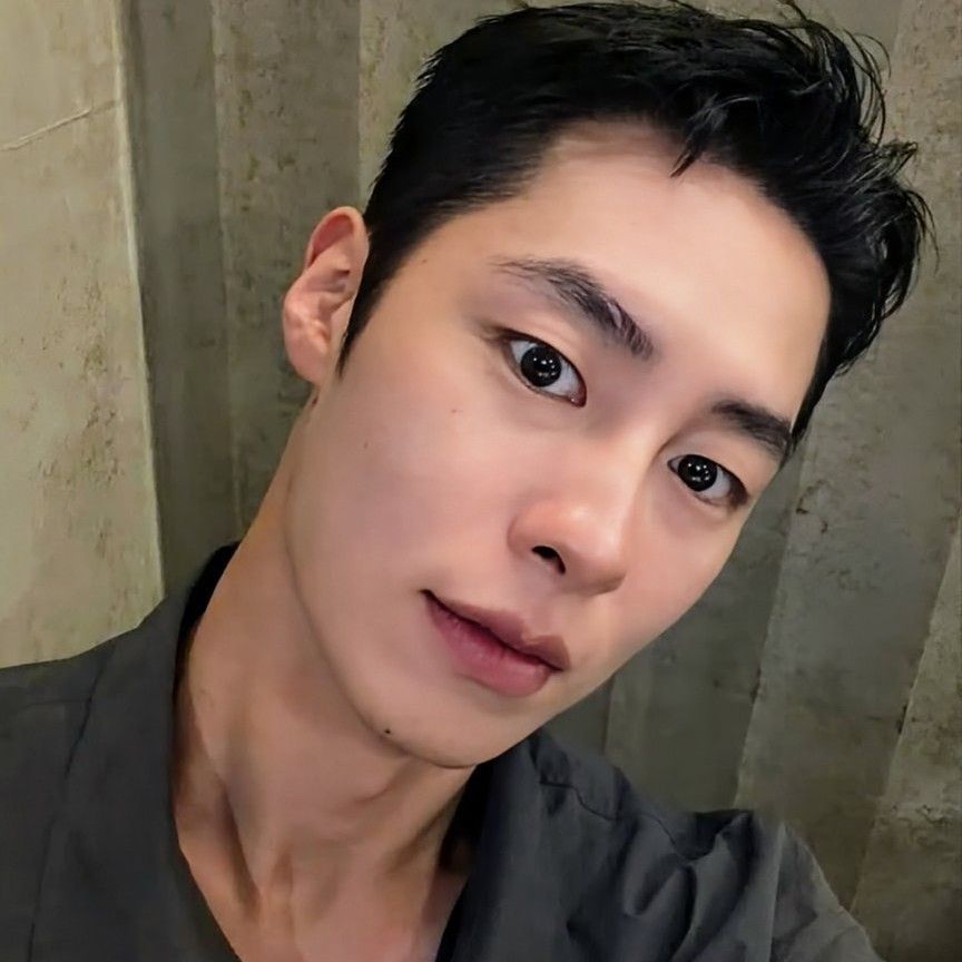 Behind-the-scenes cut of Lee Jaewook