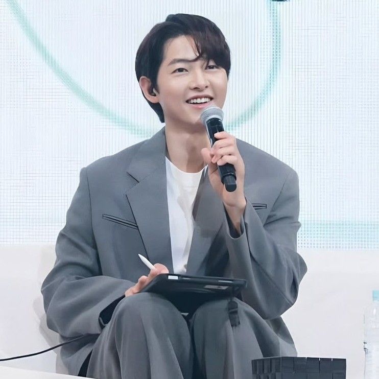 A moment captured by a fan of Song Joongki