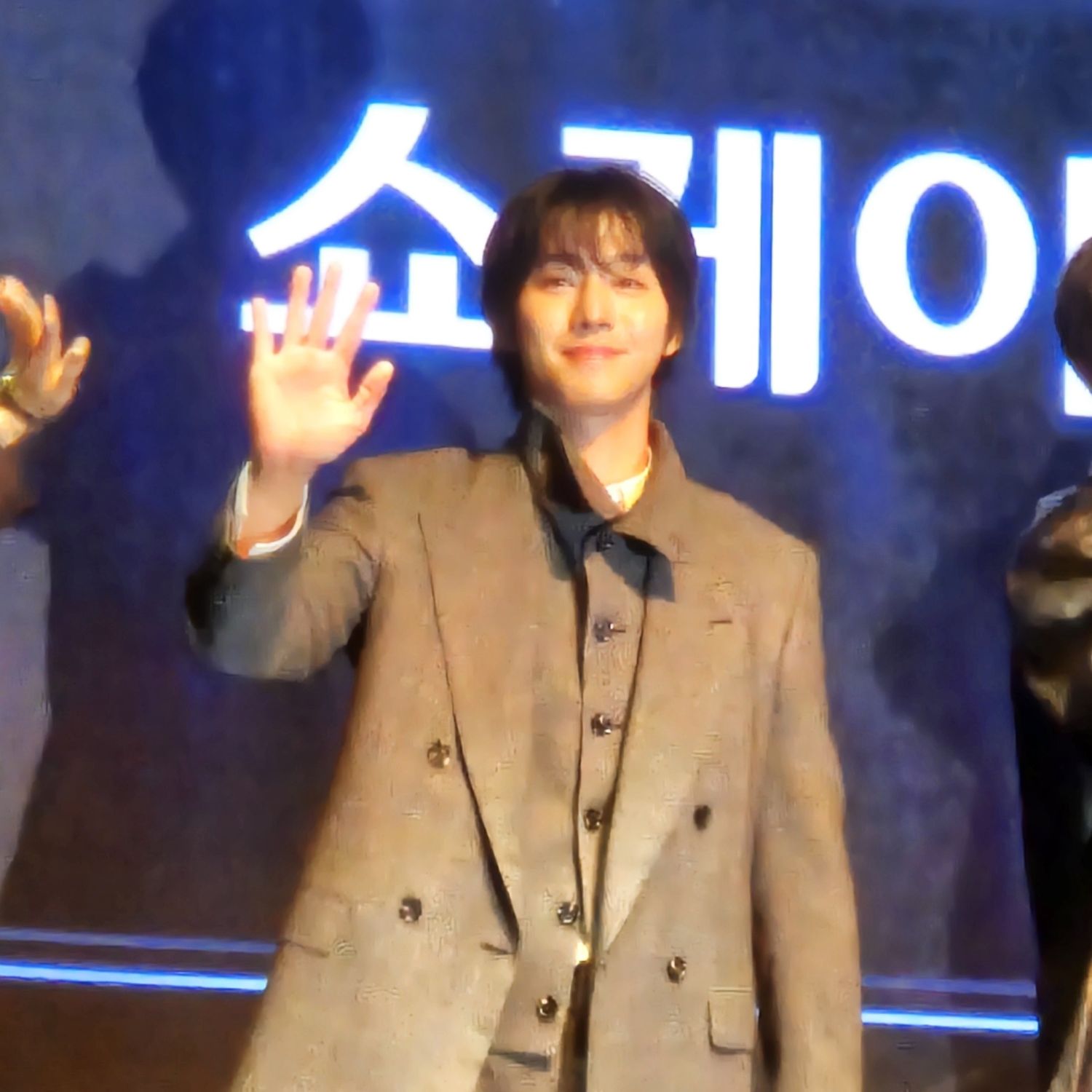 Behind-the-scenes cut of Ahn Hyoseop