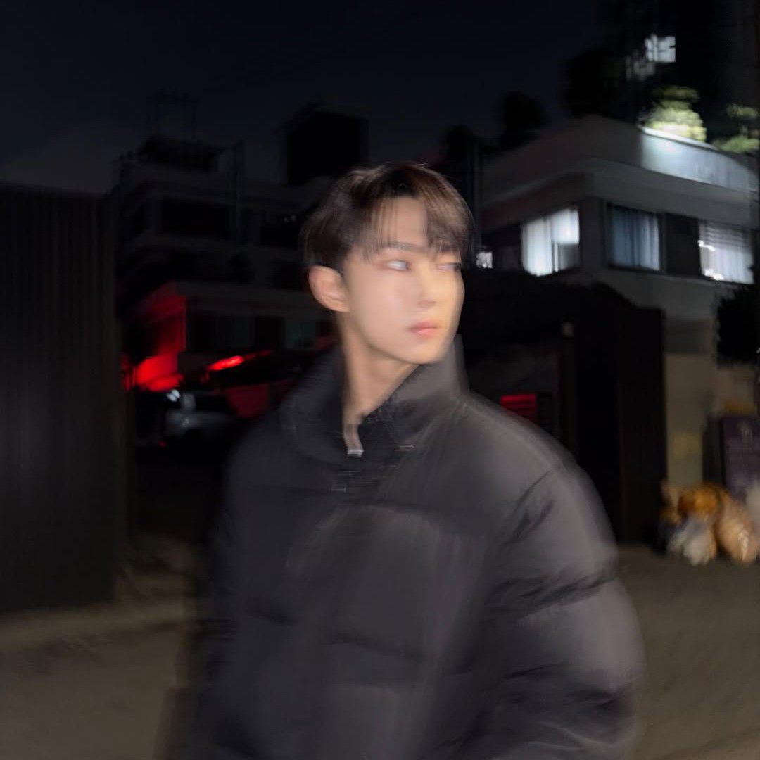 Behind-the-scenes cut of Cho Junyoung