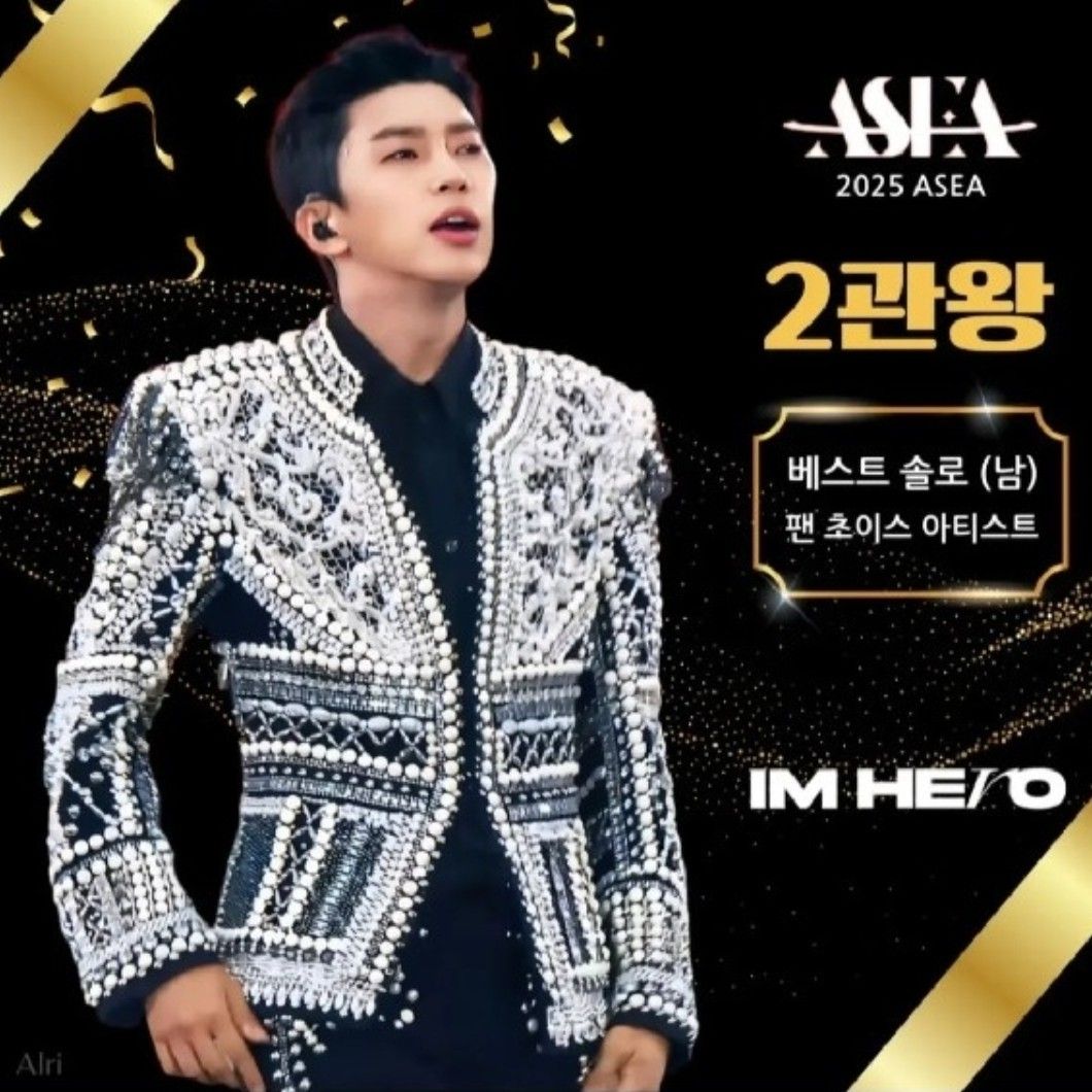 Behind-the-scenes cut of Lim Youngwoong