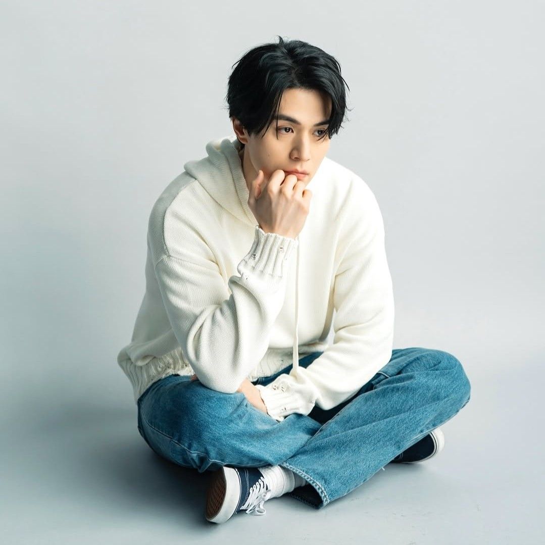 Behind-the-scenes cut of Lee Dongwook