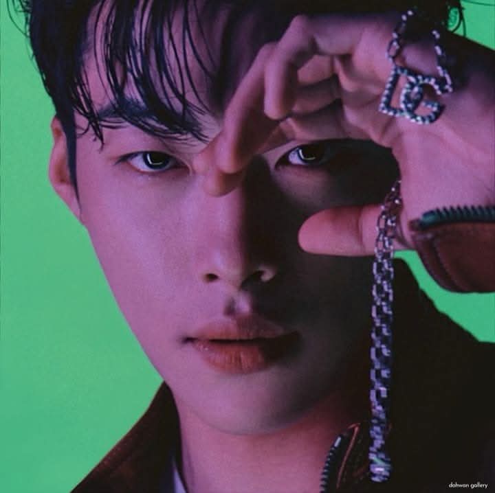 Behind-the-scenes cut of Woo Dohwan