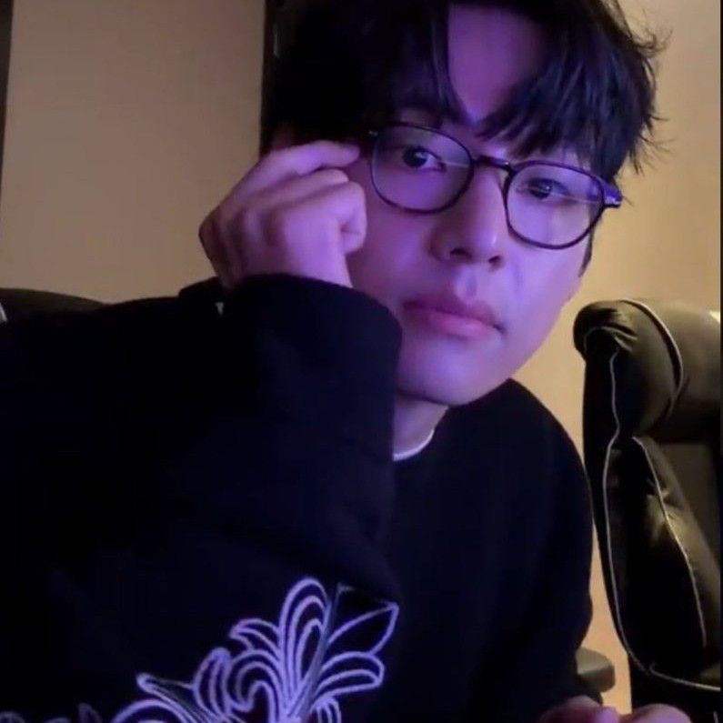 Latest photo of Kim Taehyung (V)