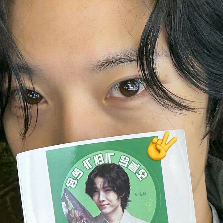 A moment captured by a fan of Lee Jongwon