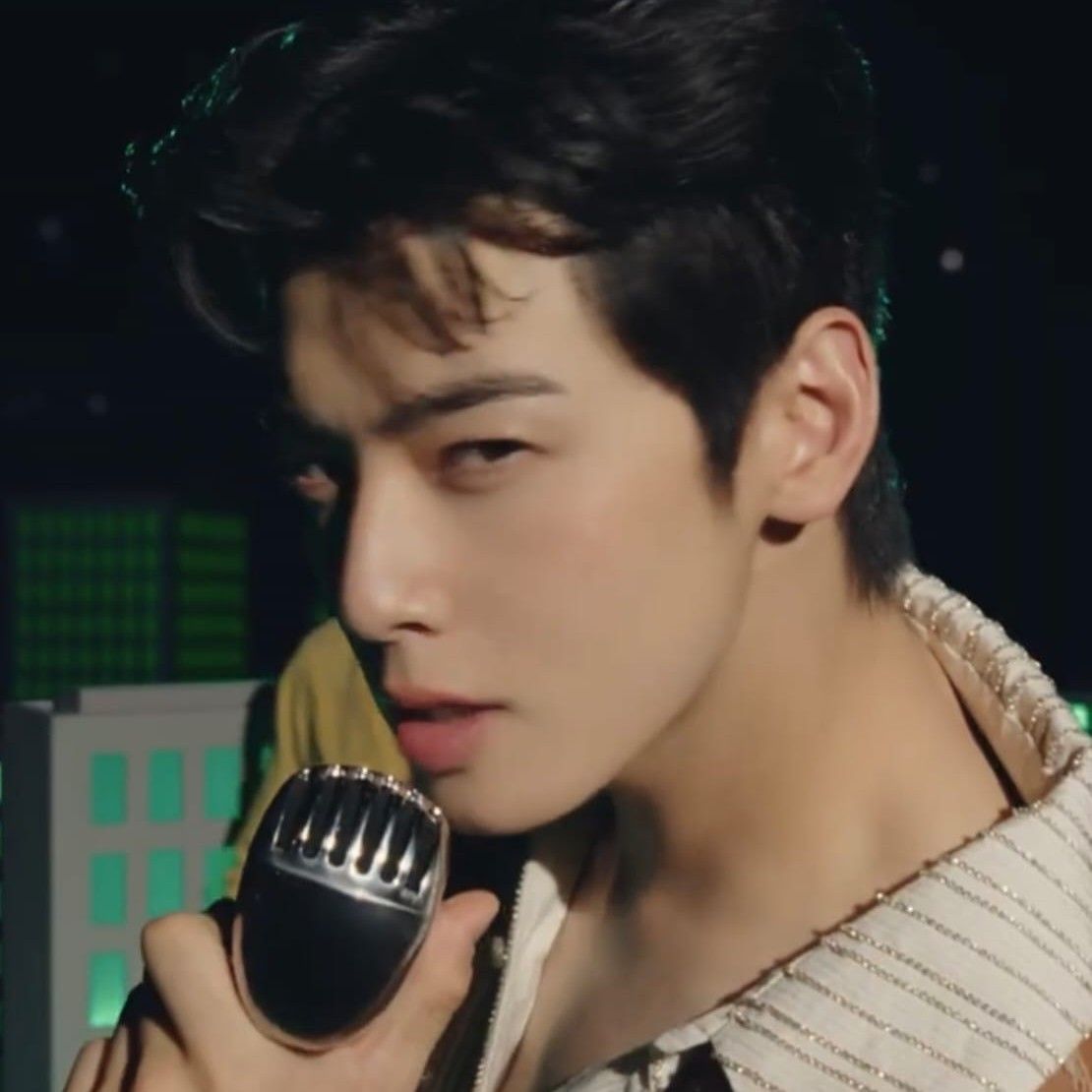 Recent activity shot of Cha Eunwoo