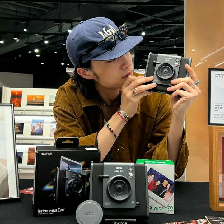 A moment captured by a fan of Lee Jongwon