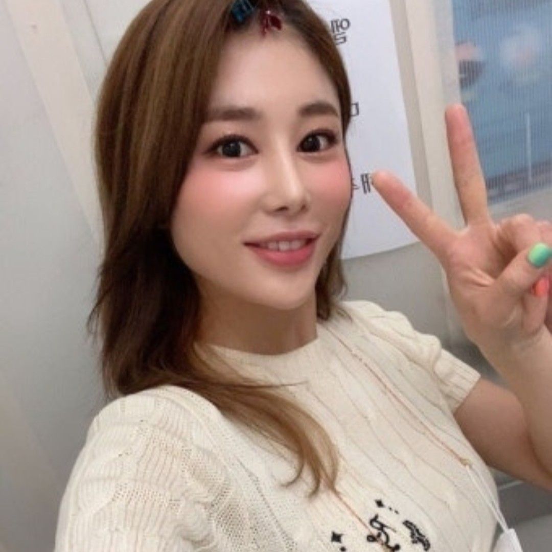 Behind-the-scenes cut of Kim Soyou