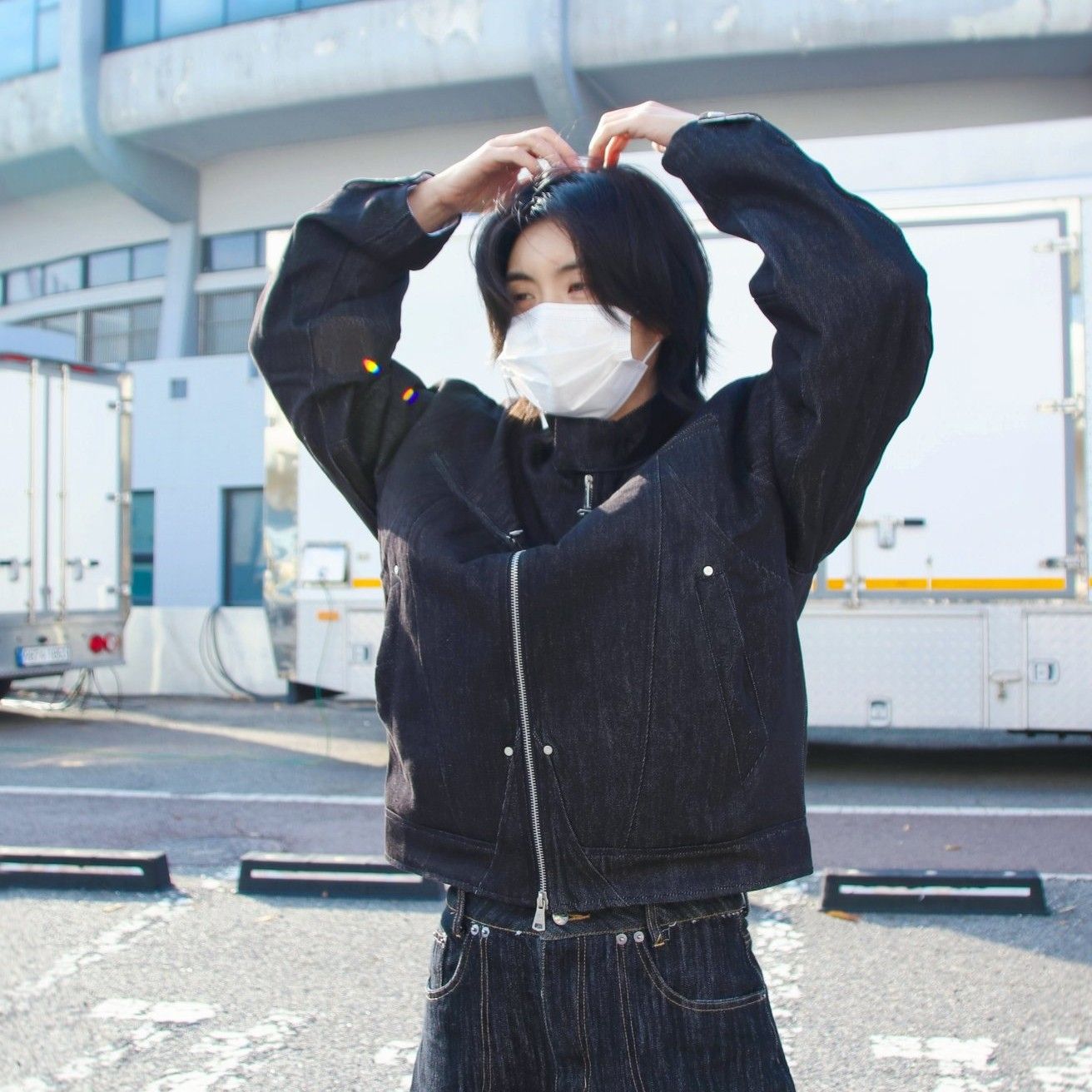 Behind-the-scenes cut of Aiki