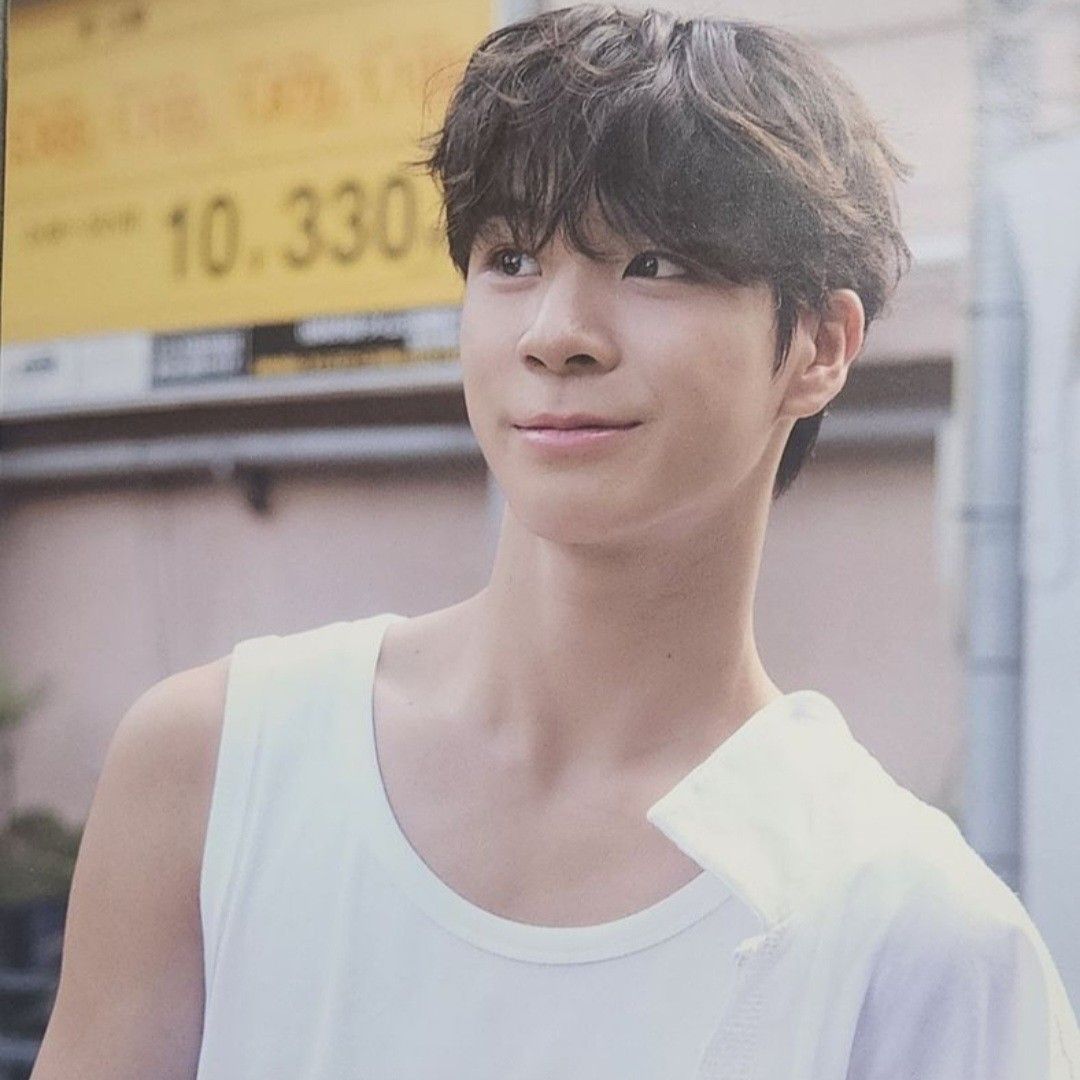 A moment captured by a fan of Jeong Dongwon